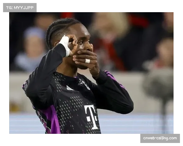 第十一回合铃声救场，濒临被击倒的卫冕冠军惊险回到角落