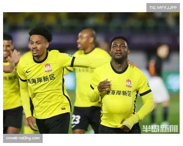 青岛德比上演高速攻防转换，双方四次射门击中门框